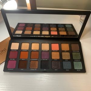URBAN DECAY BORN TO RUN PALETTE